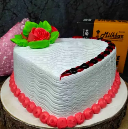 Pineapple Heart Shaped Cake (1 Kg) from the best bakery cakes shop in Aligarh features fresh pineapple flavor, soft sponge, and a romantic heart design.